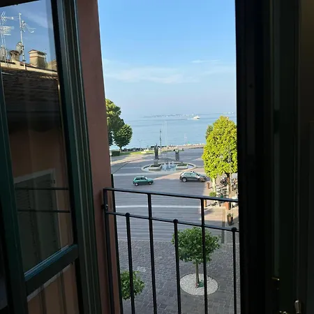 Splendid * Ντεζεντσάνο ντελ Γκάρντα